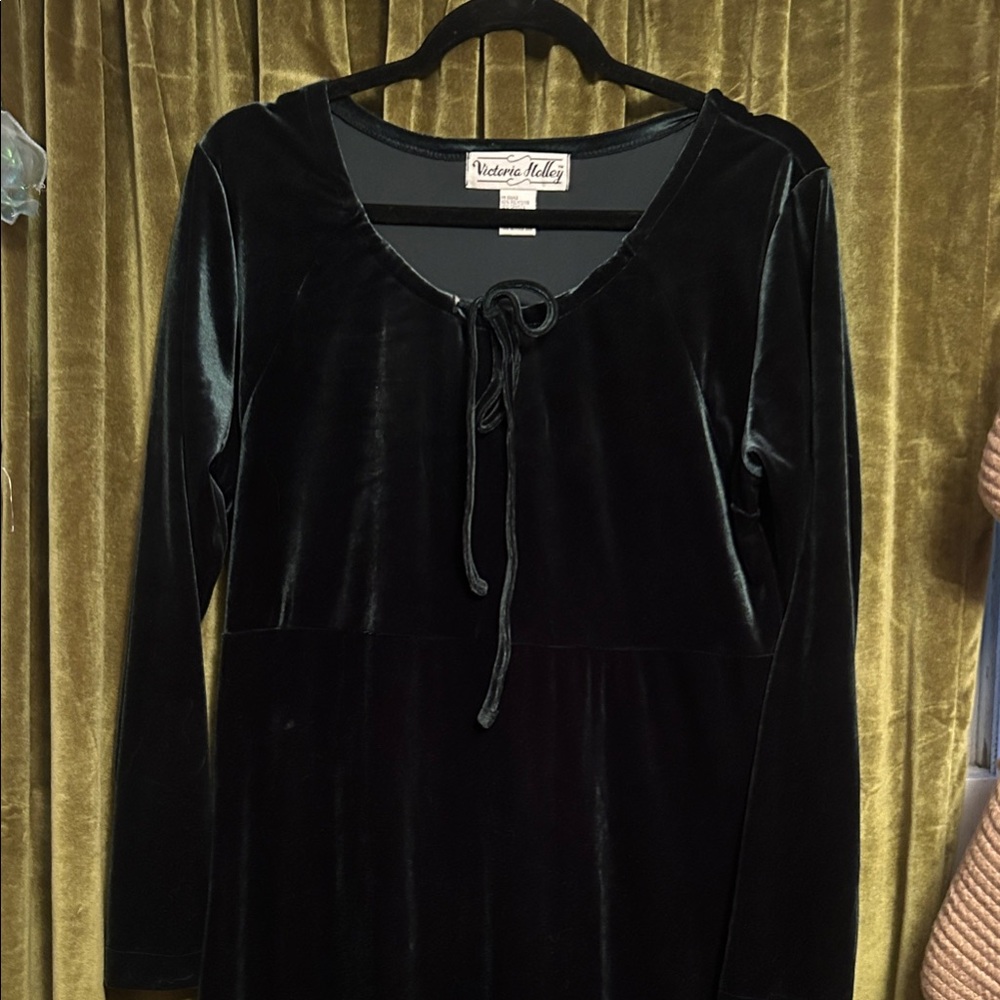 Elegant Green Velvet Dress